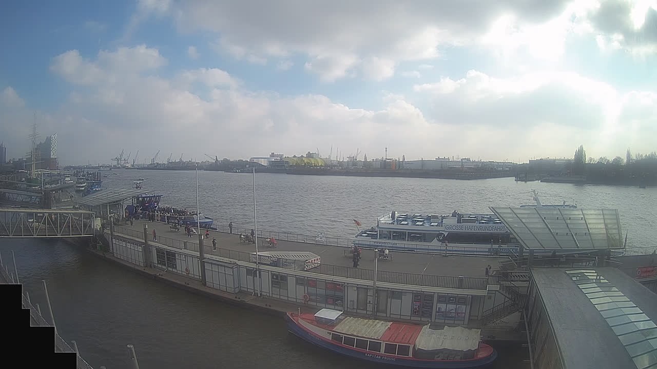 Archiv Foto Webcam Hamburg: Landungsbrücken