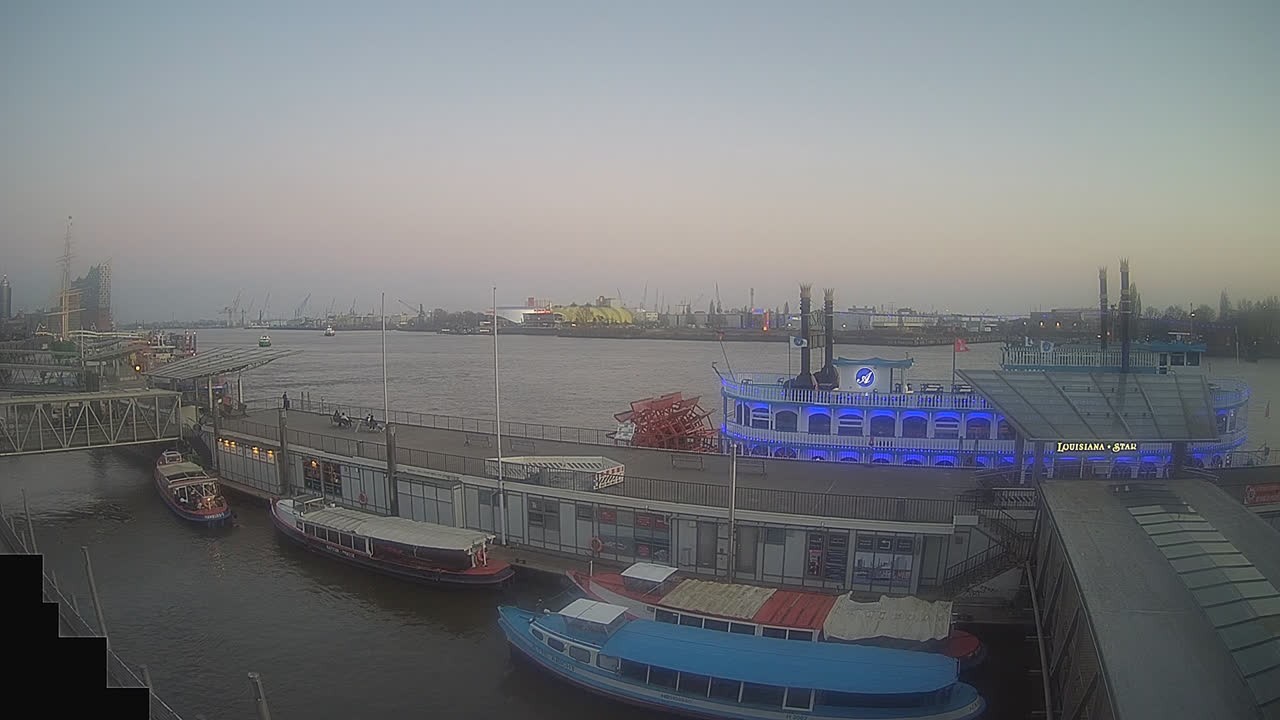 Archiv Foto Webcam Hamburg: Landungsbrücken