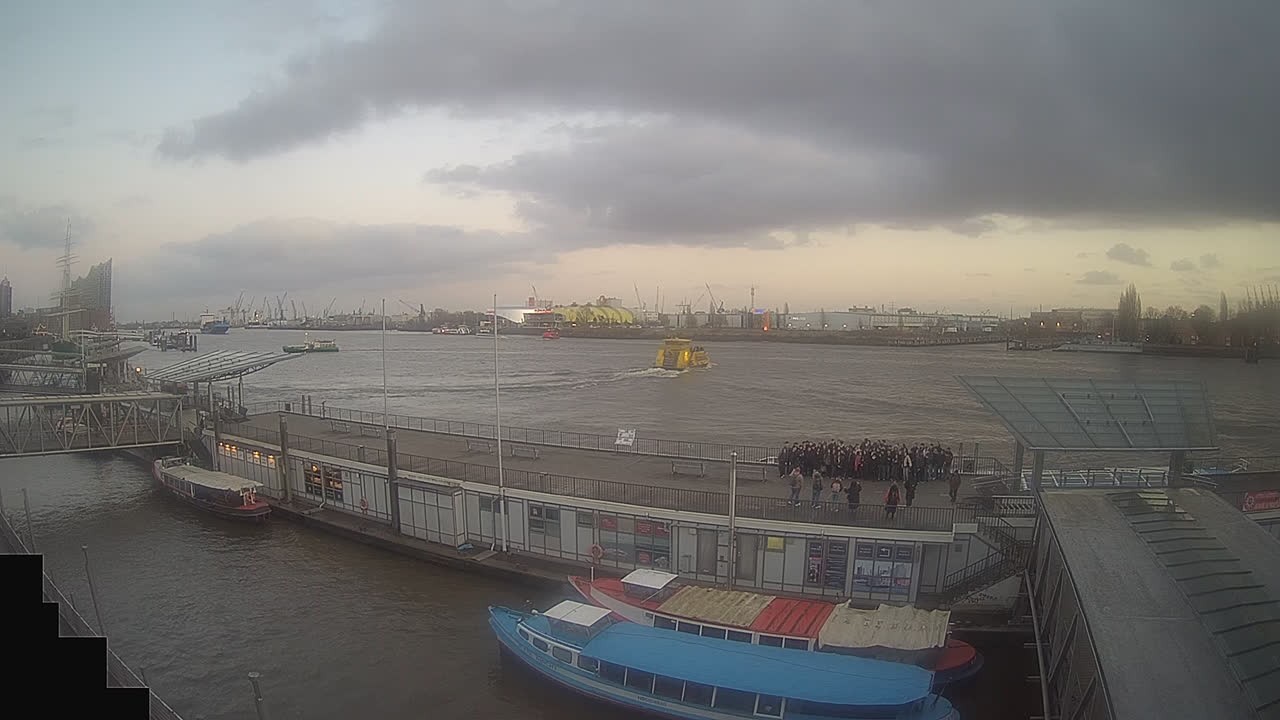 Archiv Foto Webcam Hamburg: Landungsbrücken