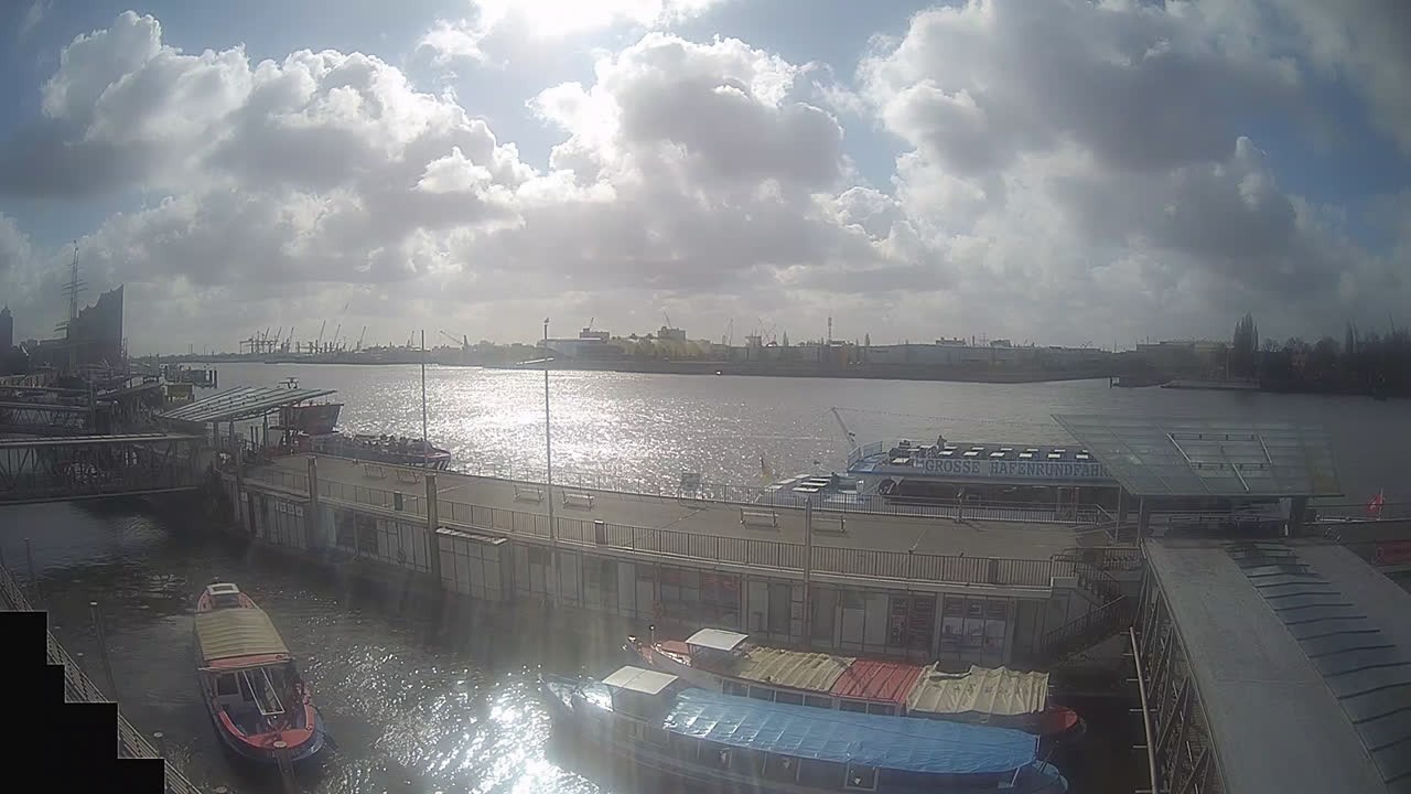 Archiv Foto Webcam Hamburg: Landungsbrücken