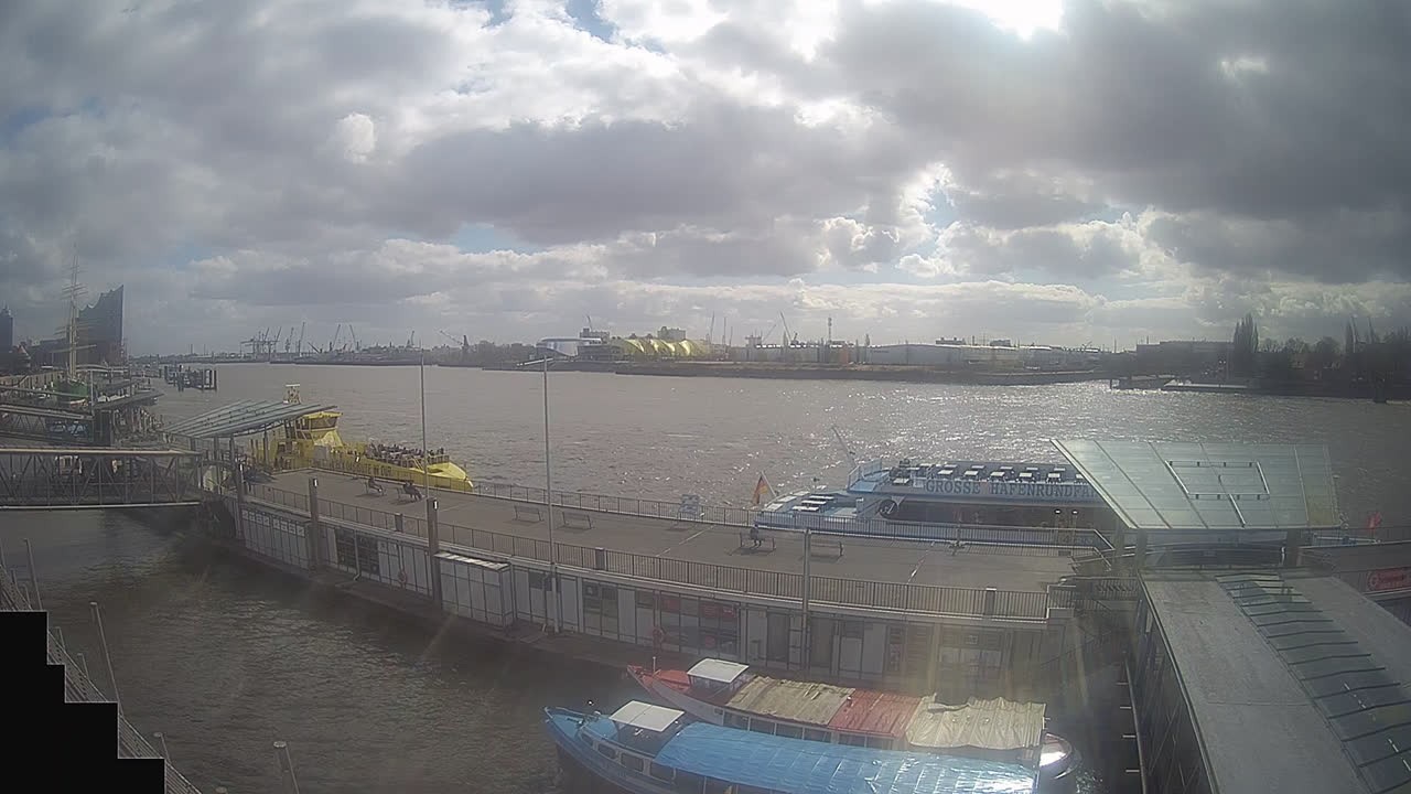 Archiv Foto Webcam Hamburg: Landungsbrücken