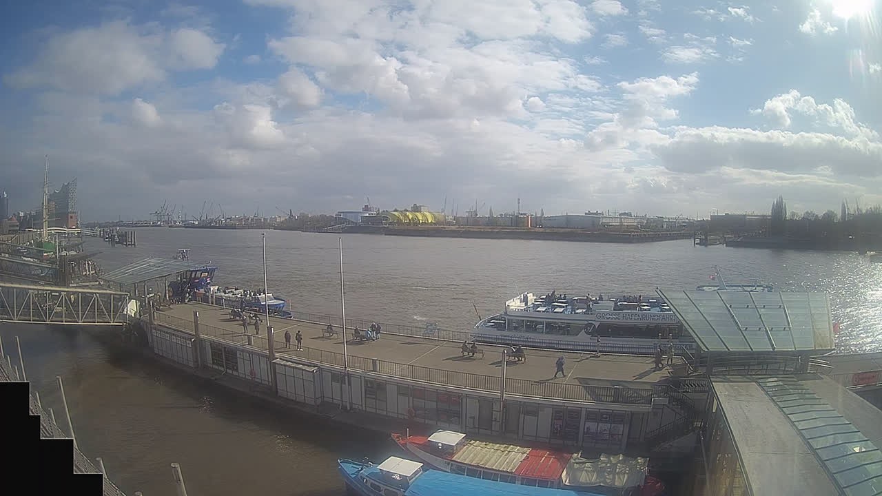 Archiv Foto Webcam Hamburg: Landungsbrücken