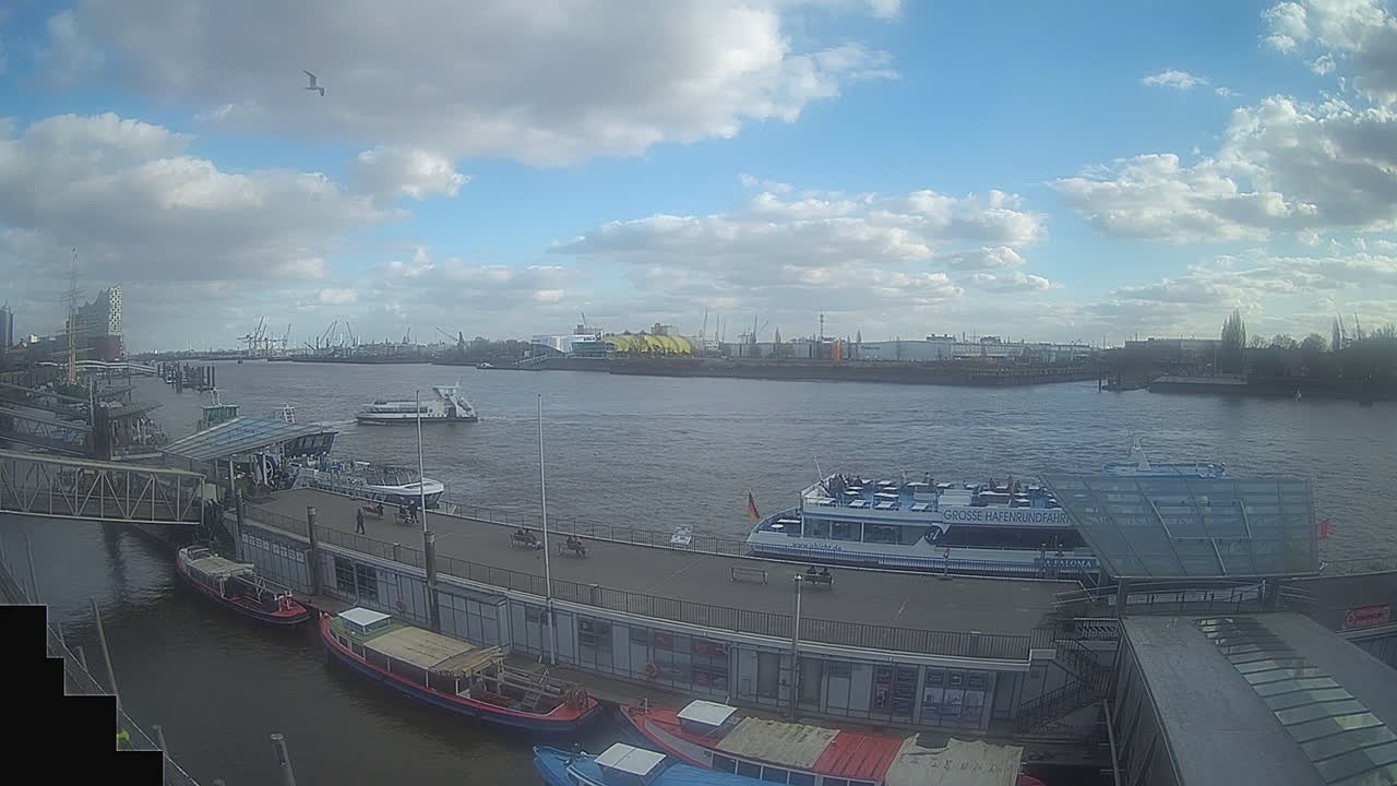 Archiv Foto Webcam Hamburg: Landungsbrücken