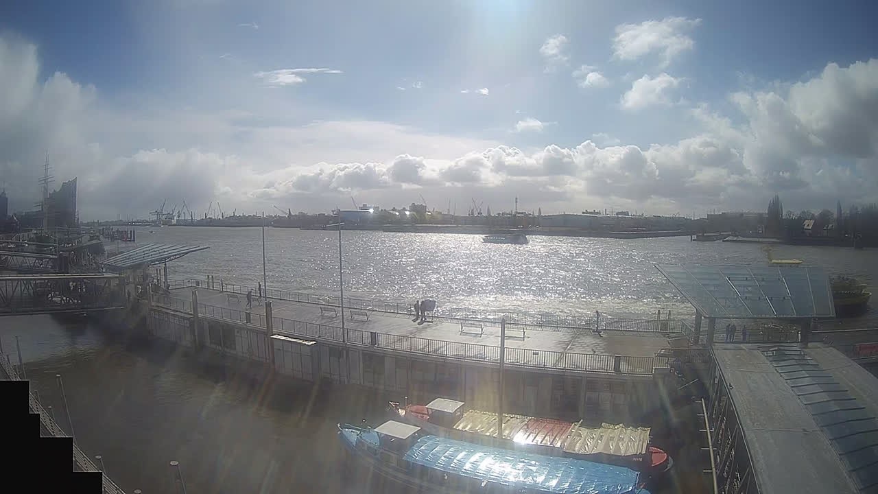 Archiv Foto Webcam Hamburg: Landungsbrücken