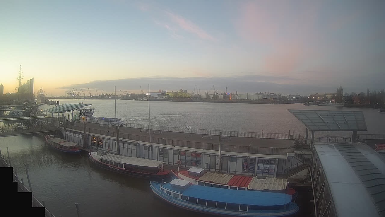 Archiv Foto Webcam Hamburg: Landungsbrücken