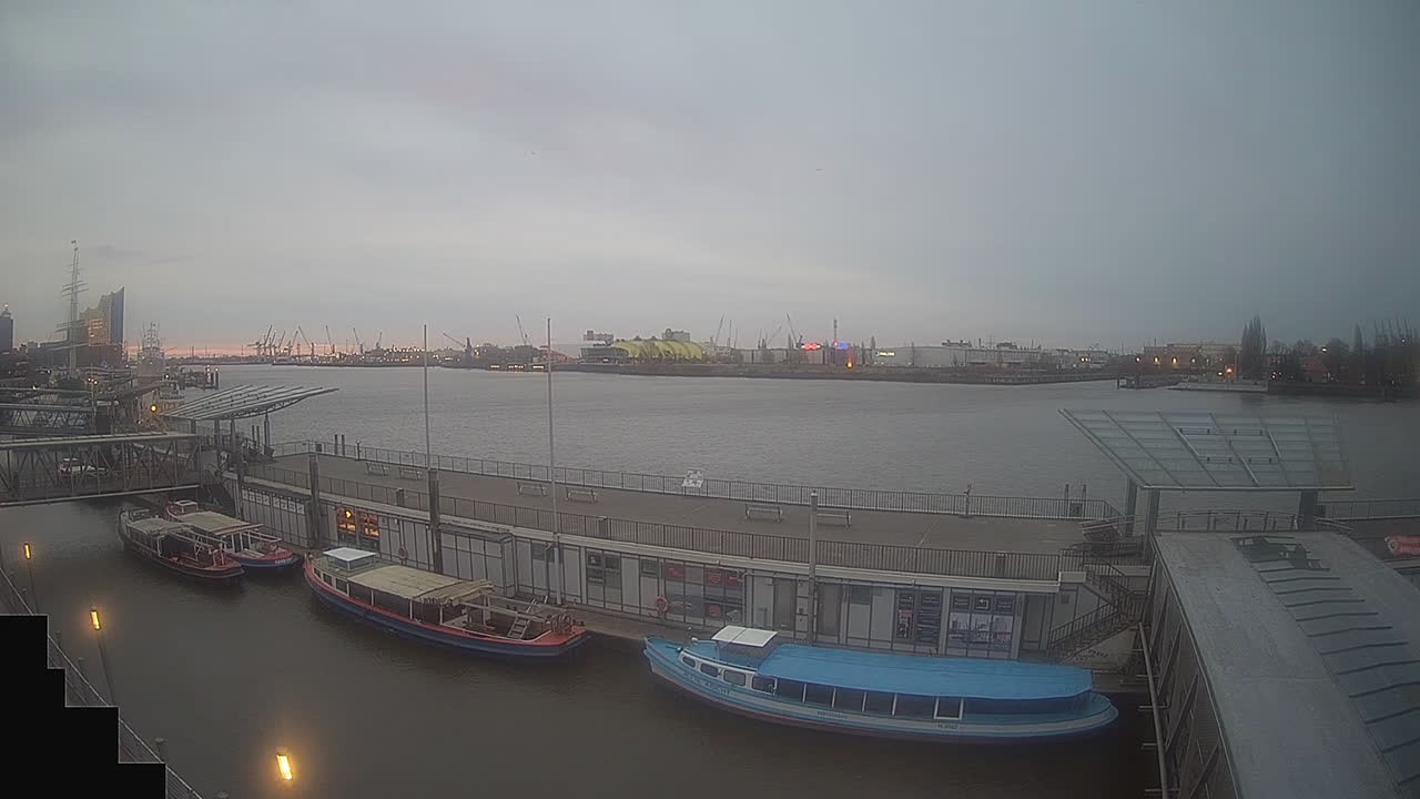Archiv Foto Webcam Hamburg: Landungsbrücken