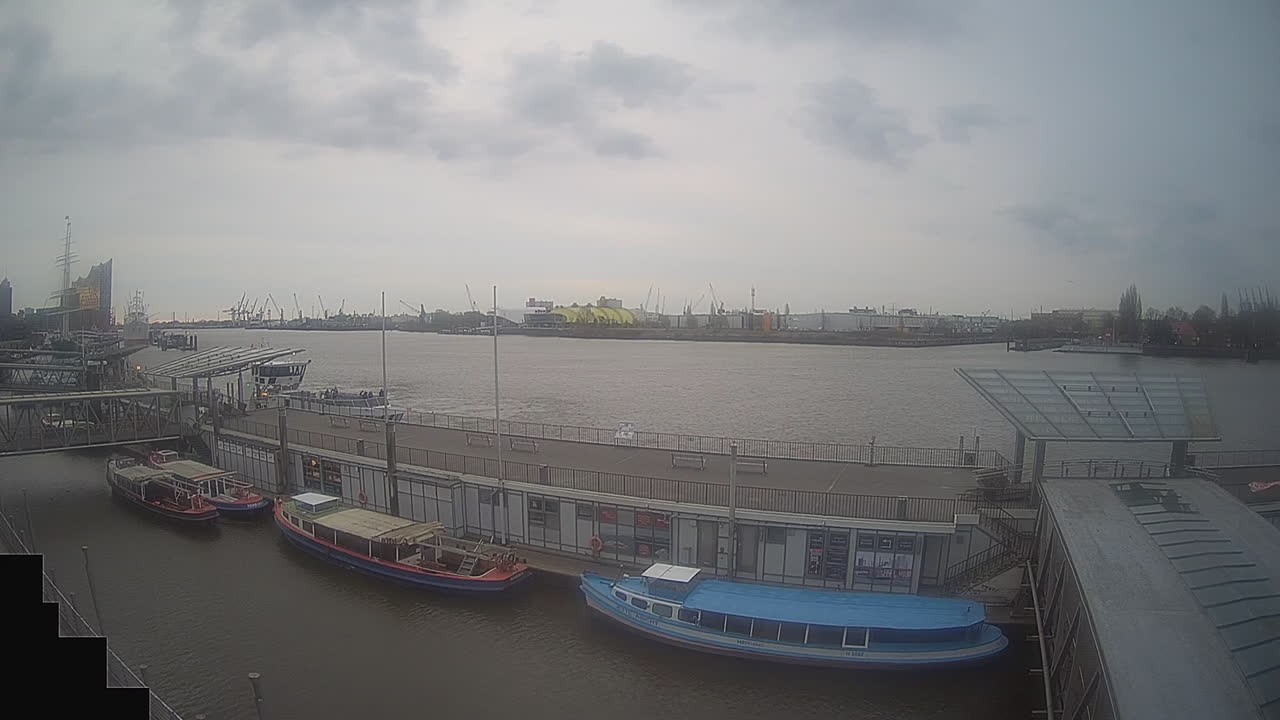 Archiv Foto Webcam Hamburg: Landungsbrücken