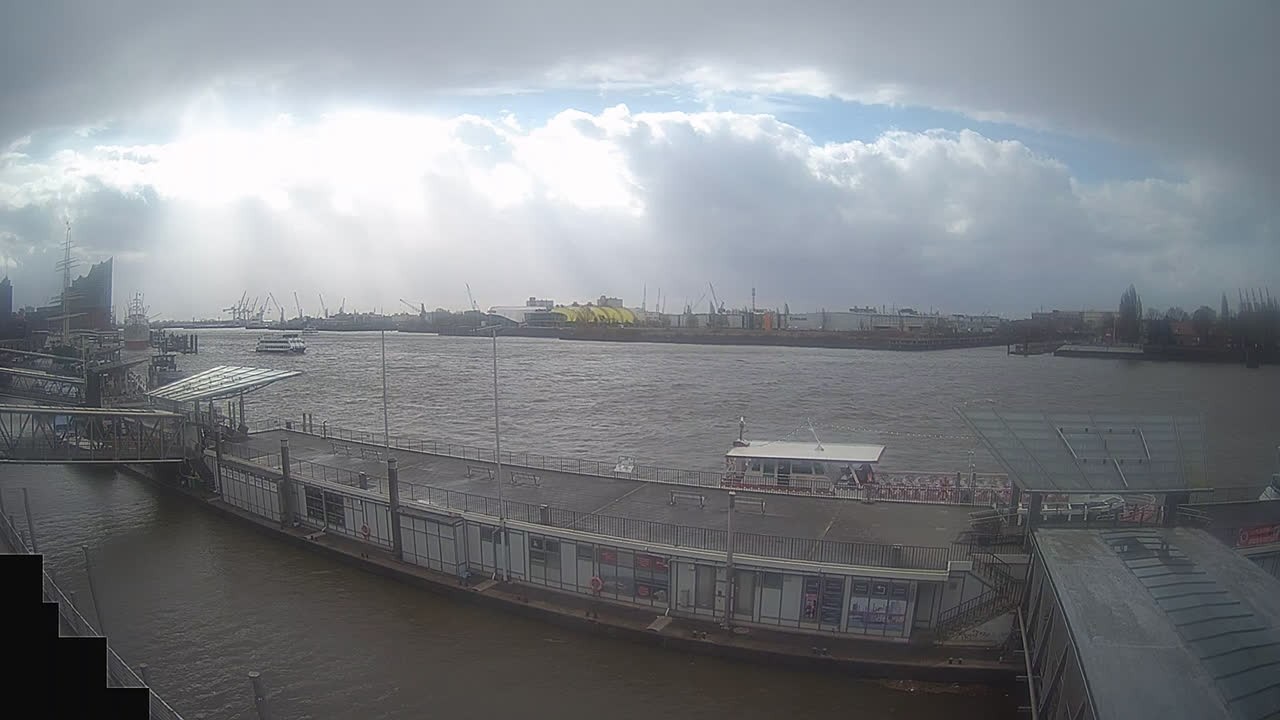 Archiv Foto Webcam Hamburg: Landungsbrücken