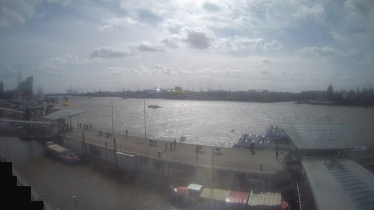Archiv Foto Webcam Hamburg: Landungsbrücken