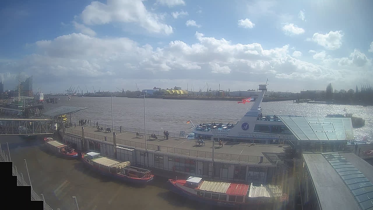 Archiv Foto Webcam Hamburg: Landungsbrücken