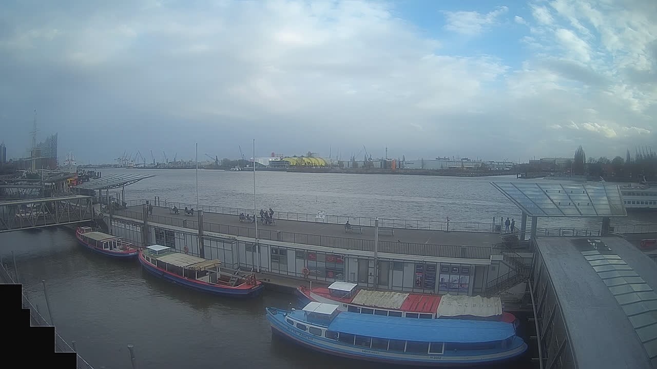 Archiv Foto Webcam Hamburg: Landungsbrücken