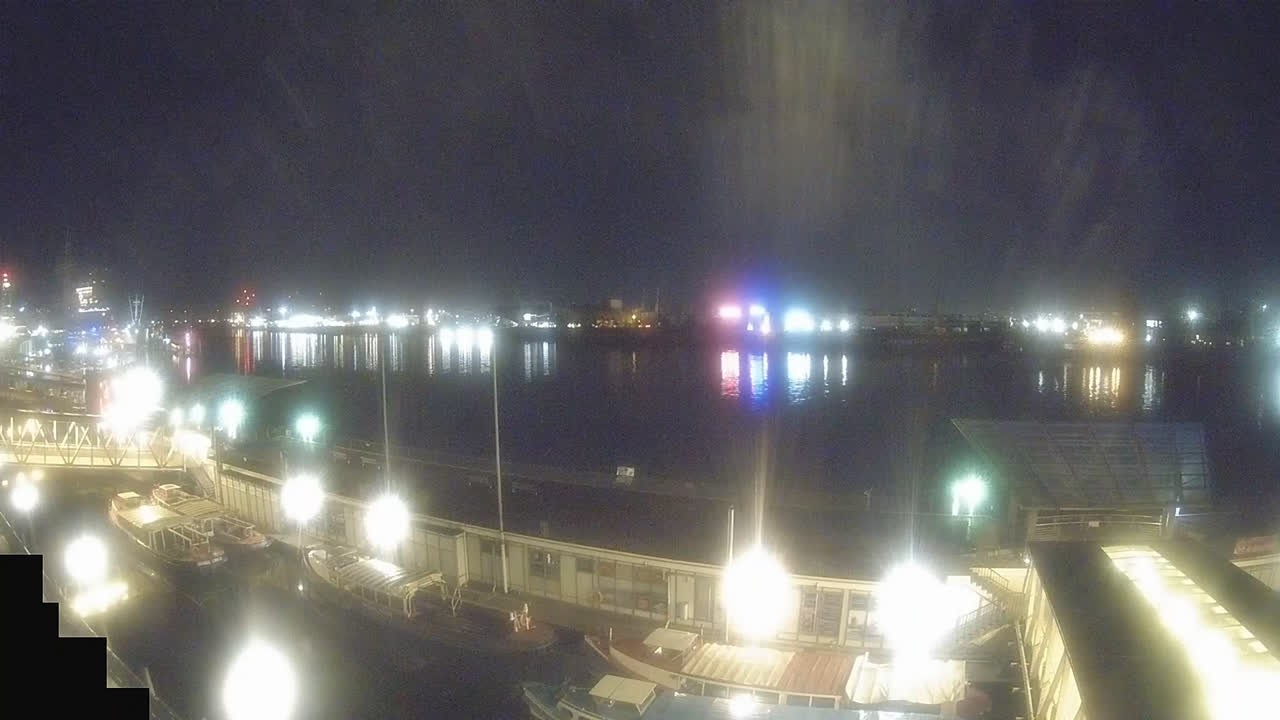 Archiv Foto Webcam Hamburg: Landungsbrücken