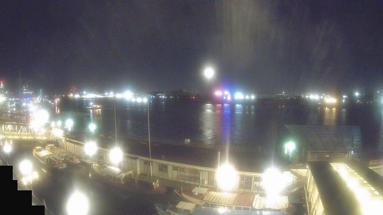 Archiv Foto Webcam Hamburg: Landungsbrücken