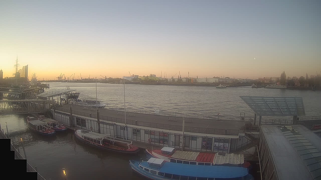 Archiv Foto Webcam Hamburg: Landungsbrücken