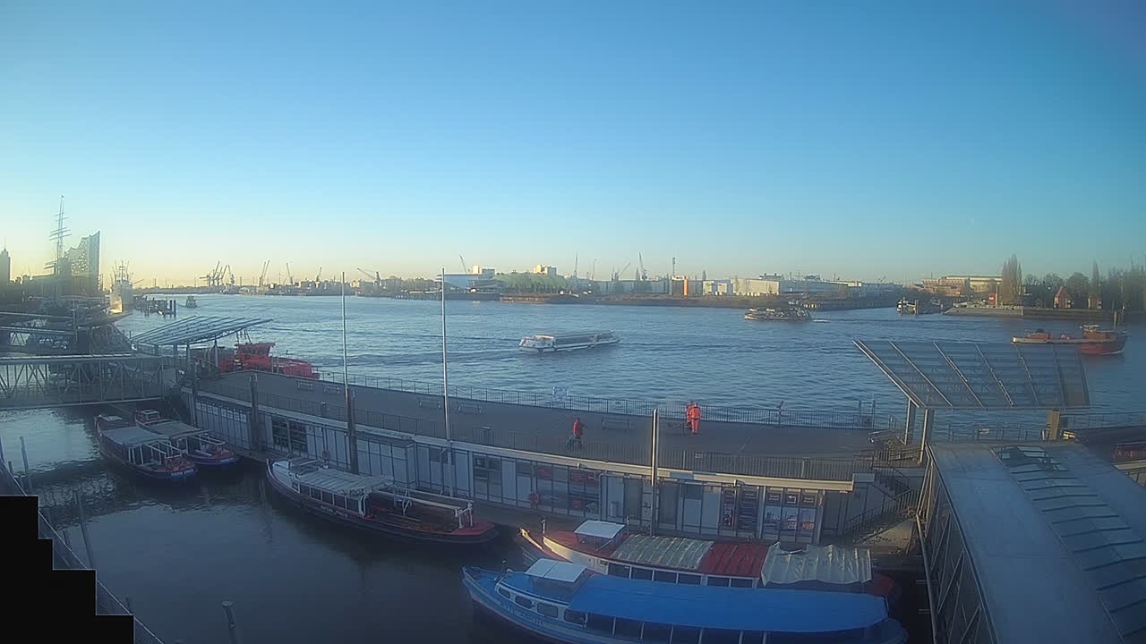 Archiv Foto Webcam Hamburg: Landungsbrücken