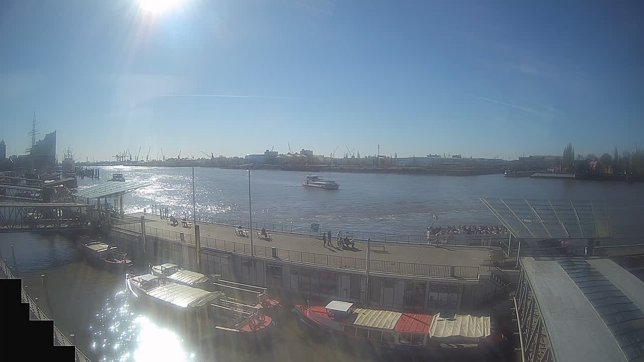 Archiv Foto Webcam Hamburg: Landungsbrücken