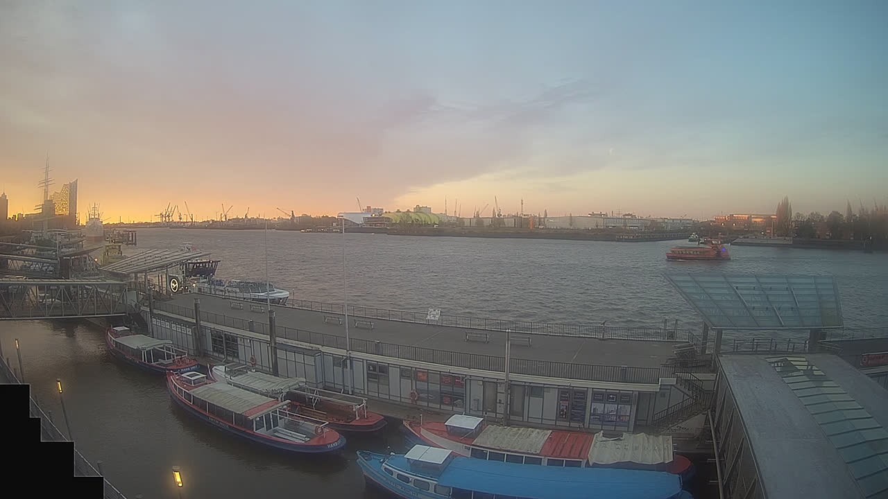 Archiv Foto Webcam Hamburg: Landungsbrücken