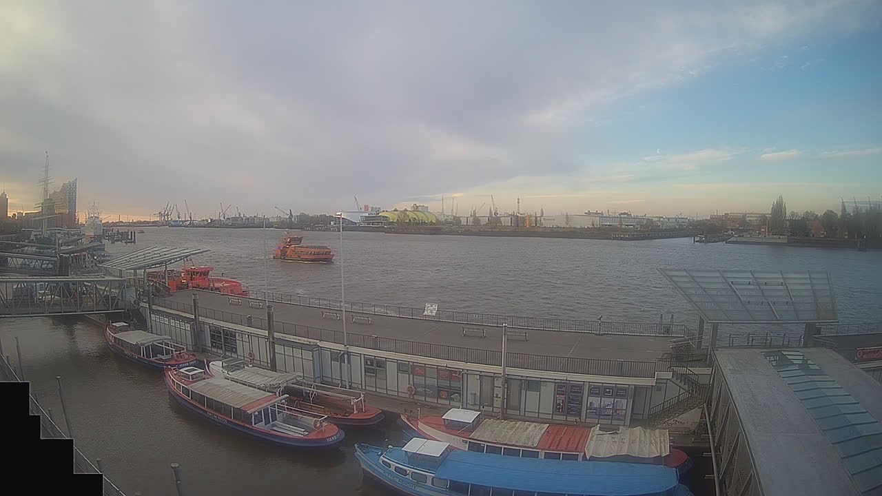 Archiv Foto Webcam Hamburg: Landungsbrücken