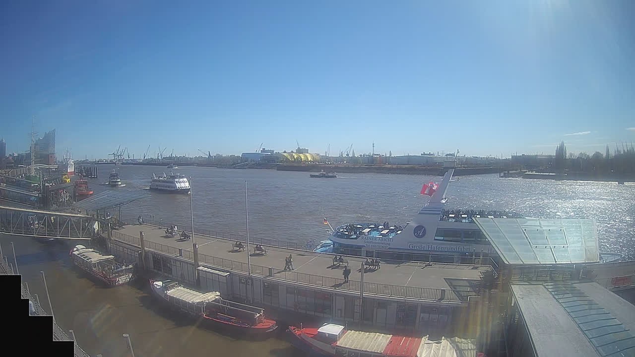 Archiv Foto Webcam Hamburg: Landungsbrücken