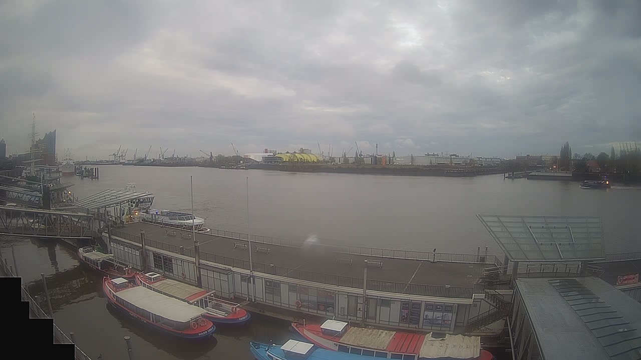 Archiv Foto Webcam Hamburg: Landungsbrücken