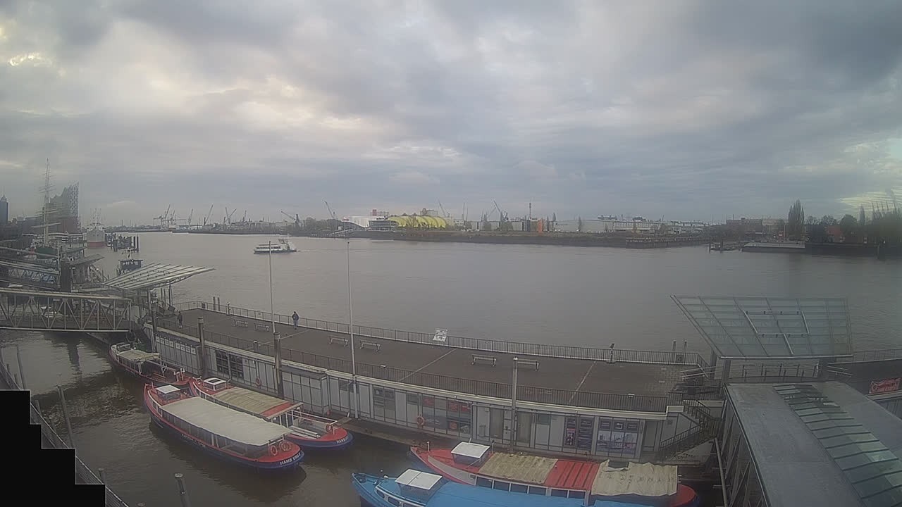 Archiv Foto Webcam Hamburg: Landungsbrücken