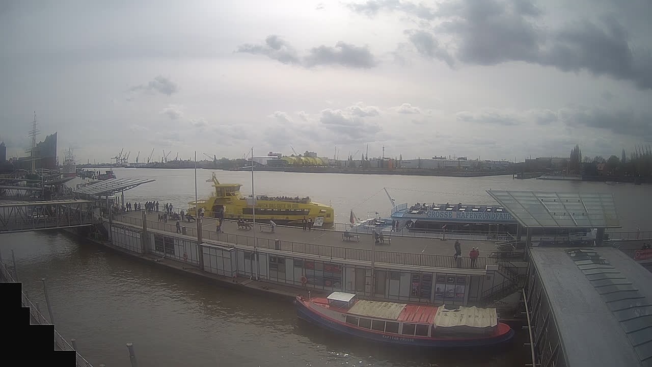 Archiv Foto Webcam Hamburg: Landungsbrücken