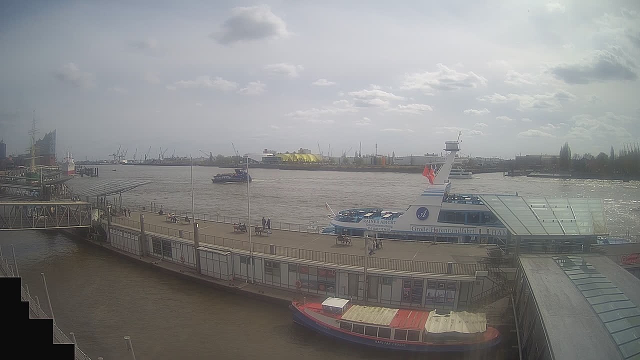 Archiv Foto Webcam Hamburg: Landungsbrücken