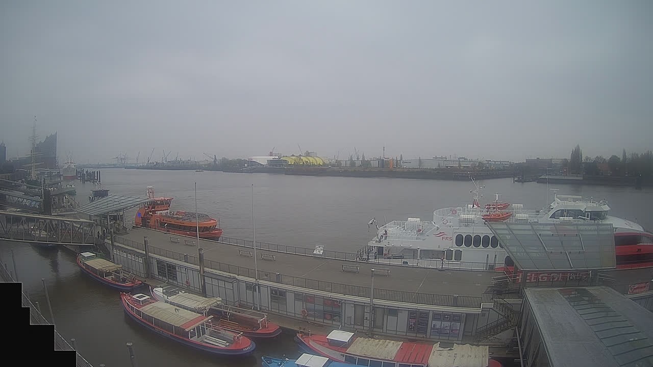 Archiv Foto Webcam Hamburg: Landungsbrücken
