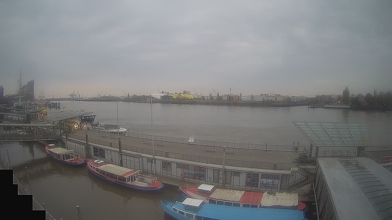 Archiv Foto Webcam Hamburg: Landungsbrücken