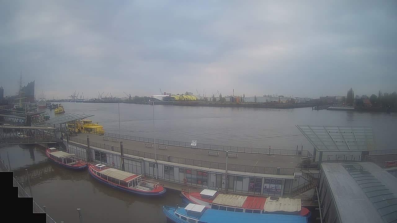 Archiv Foto Webcam Hamburg: Landungsbrücken