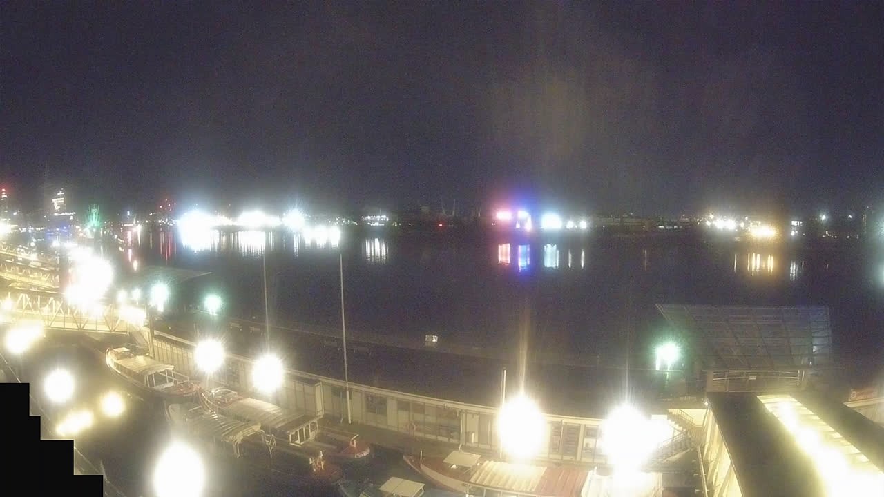 Archiv Foto Webcam Hamburg: Landungsbrücken
