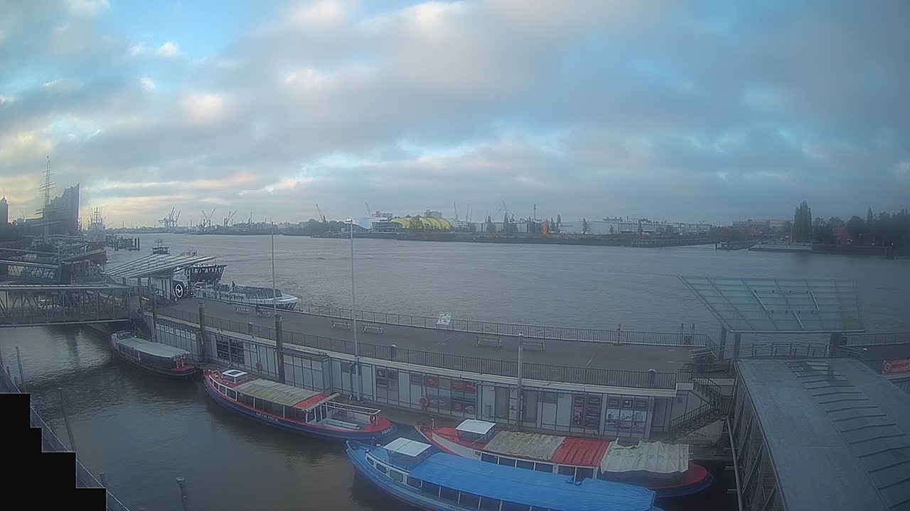 Archiv Foto Webcam Hamburg: Landungsbrücken