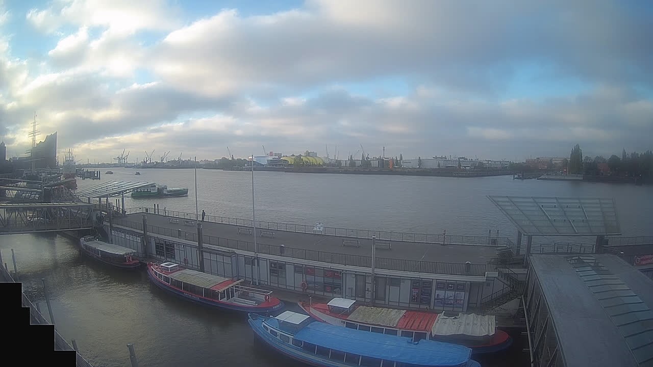 Archiv Foto Webcam Hamburg: Landungsbrücken