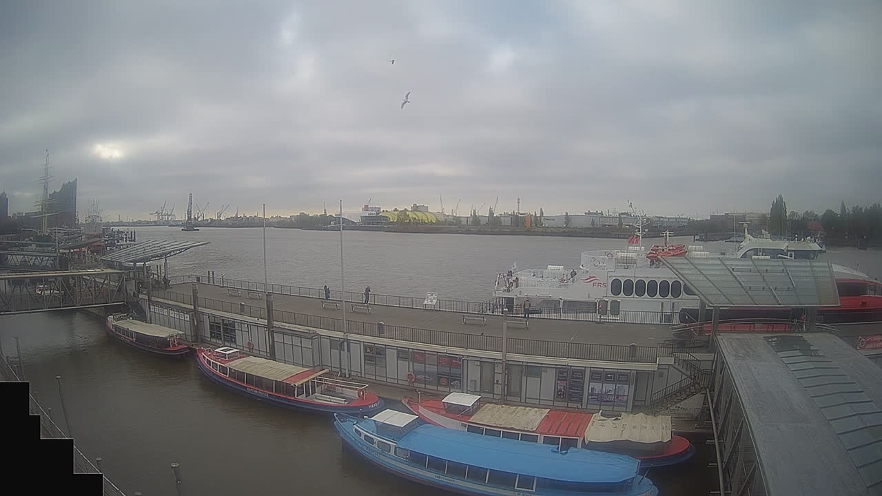 Archiv Foto Webcam Hamburg: Landungsbrücken
