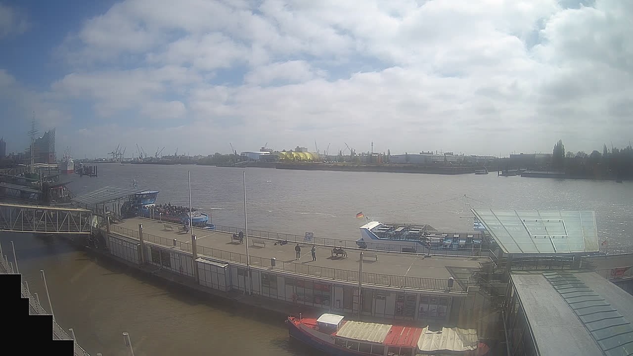 Archiv Foto Webcam Hamburg: Landungsbrücken