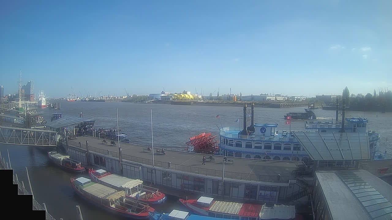 Archiv Foto Webcam Hamburg: Landungsbrücken