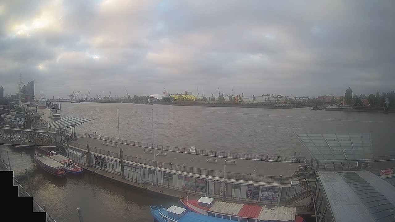 Archiv Foto Webcam Hamburg: Landungsbrücken