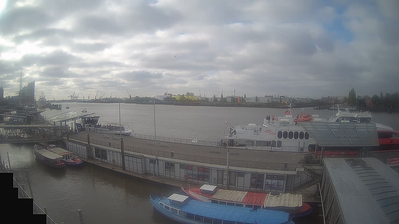 Archiv Foto Webcam Hamburg: Landungsbrücken