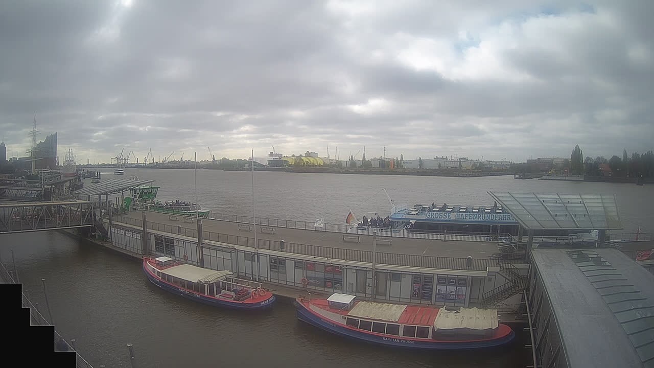 Archiv Foto Webcam Hamburg: Landungsbrücken