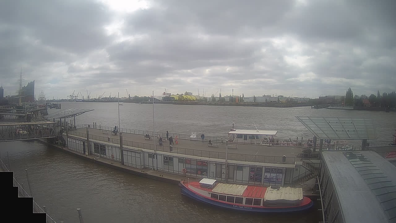 Archiv Foto Webcam Hamburg: Landungsbrücken