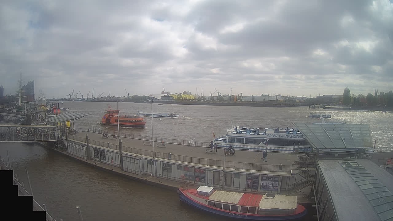 Archiv Foto Webcam Hamburg: Landungsbrücken