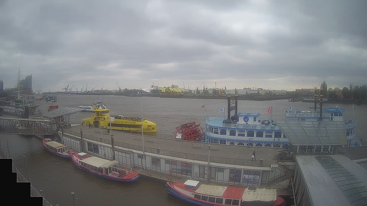 Archiv Foto Webcam Hamburg: Landungsbrücken