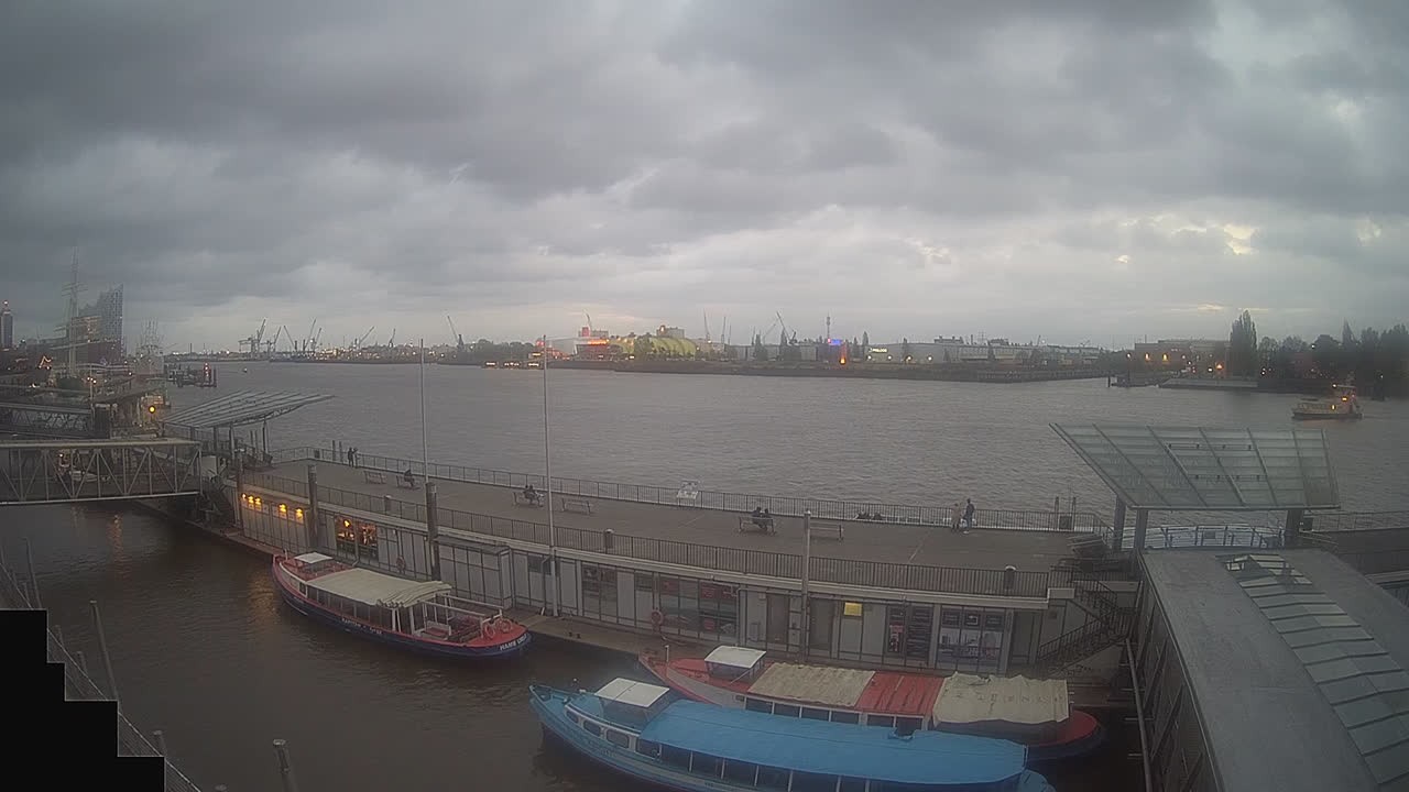Archiv Foto Webcam Hamburg: Landungsbrücken