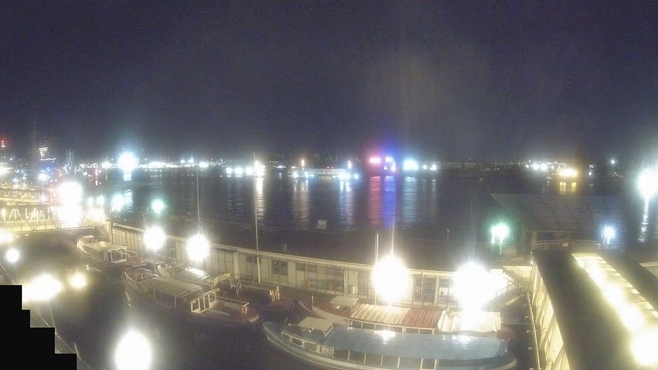 Archiv Foto Webcam Hamburg: Landungsbrücken