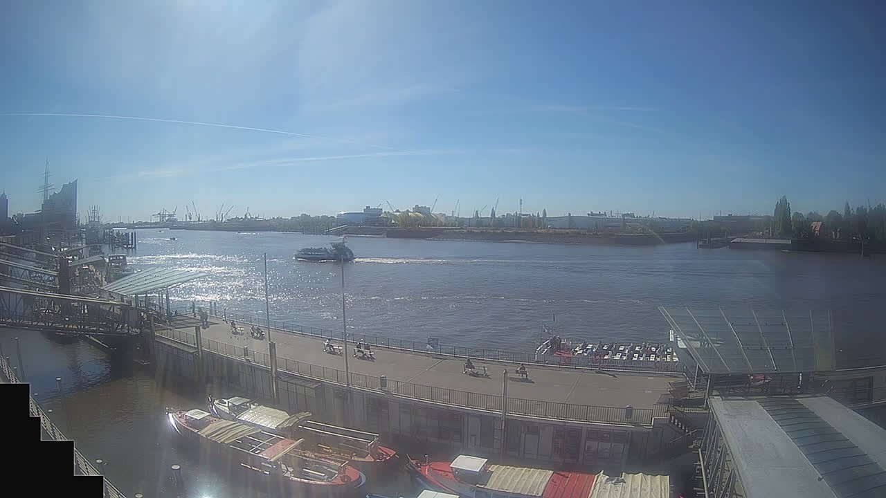 Archiv Foto Webcam Hamburg: Landungsbrücken