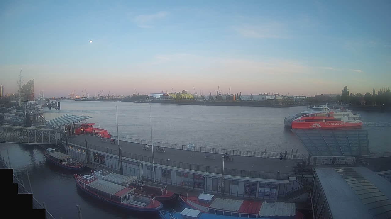 Archiv Foto Webcam Hamburg: Landungsbrücken