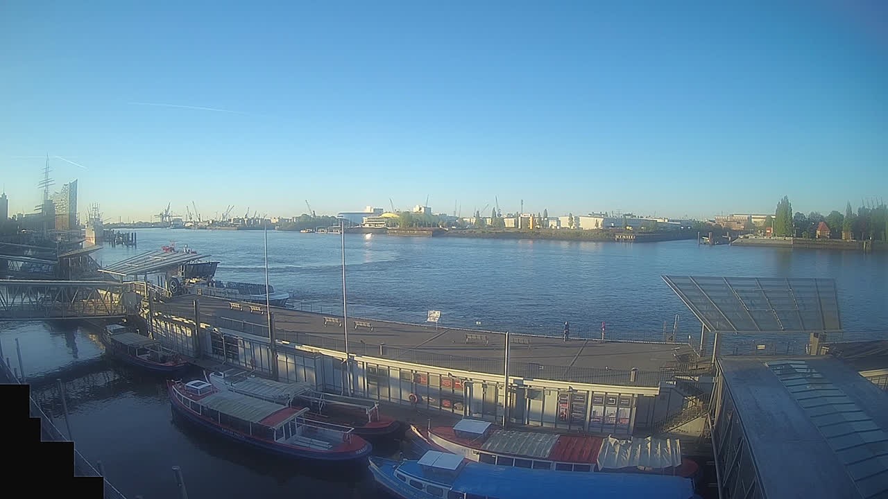 Archiv Foto Webcam Hamburg: Landungsbrücken