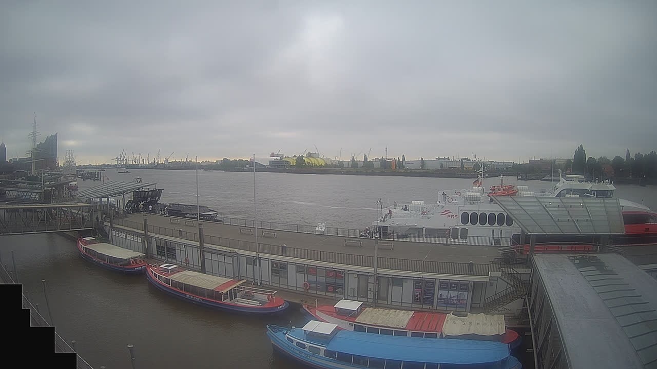 Archiv Foto Webcam Hamburg: Landungsbrücken