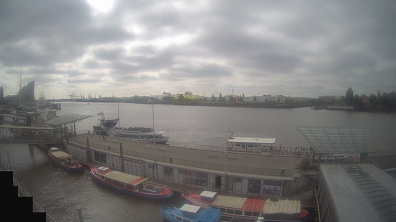 Archiv Foto Webcam Hamburg: Landungsbrücken