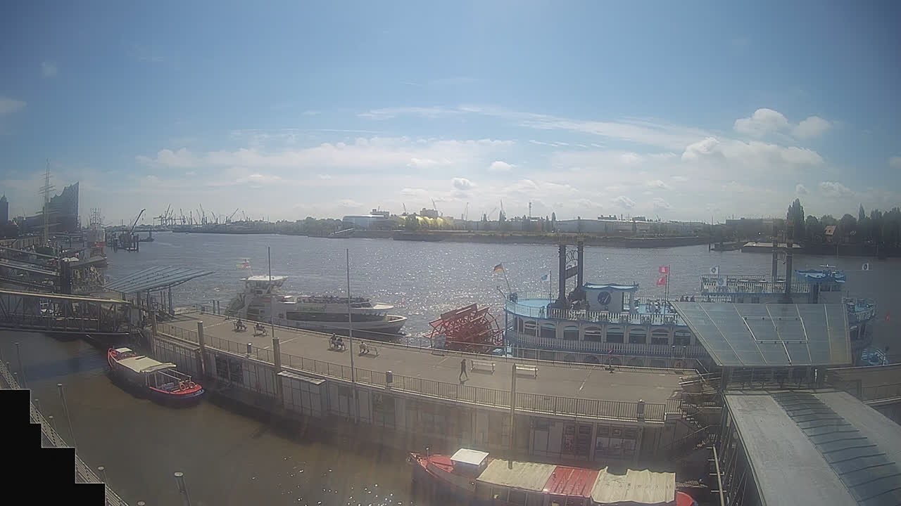Archiv Foto Webcam Hamburg: Landungsbrücken